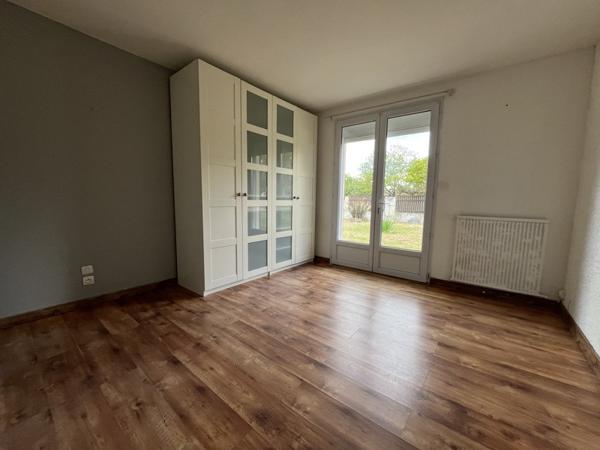 Maison à louer 1 350 € CC Le Taillan-Médoc 5 p 104 m² DPE D