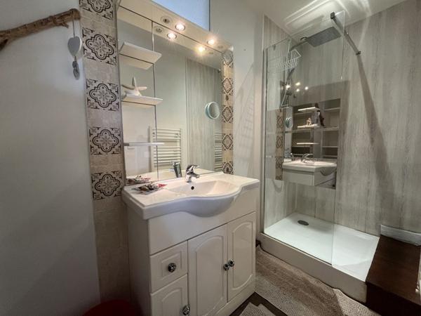 Maison à louer 1 350 € CC Le Taillan-Médoc 5 p 104 m² DPE D