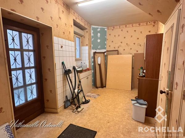 MAISON DE CARACTERE A RENOVER  CENTRE ST JEAN D'ANGELY