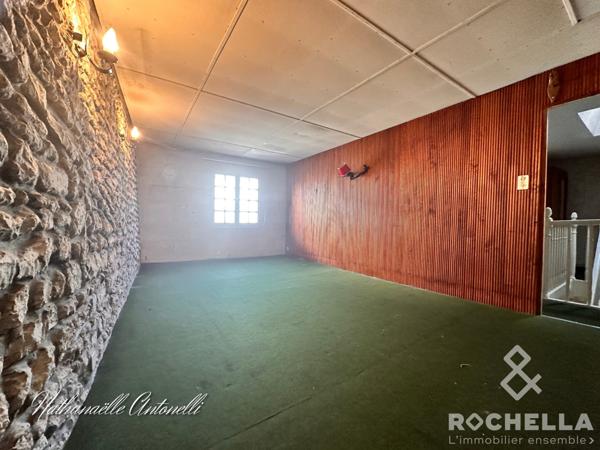 MAISON DE CARACTERE A RENOVER  CENTRE ST JEAN D'ANGELY