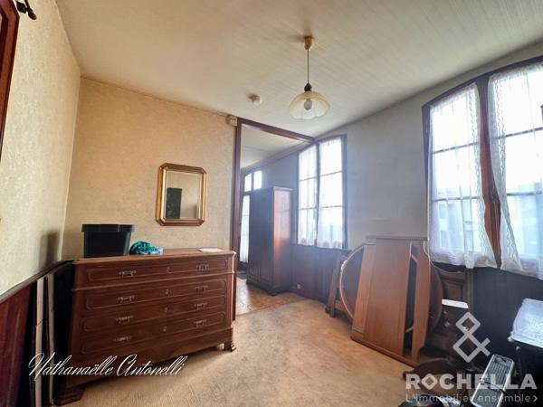 MAISON DE CARACTERE A RENOVER  CENTRE ST JEAN D'ANGELY