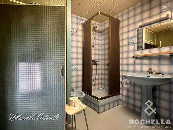 MAISON DE CARACTERE A RENOVER  CENTRE ST JEAN D'ANGELY