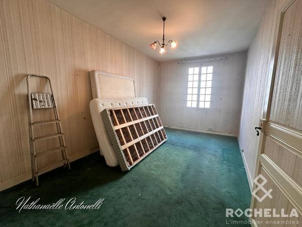 MAISON DE CARACTERE A RENOVER  CENTRE ST JEAN D'ANGELY