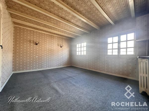 MAISON DE CARACTERE A RENOVER  CENTRE ST JEAN D'ANGELY