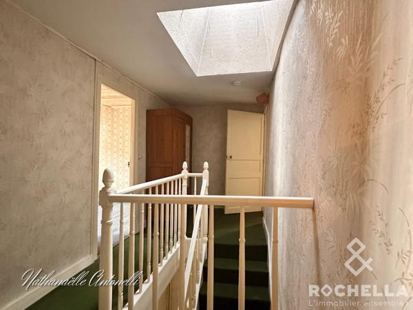 MAISON DE CARACTERE A RENOVER  CENTRE ST JEAN D'ANGELY