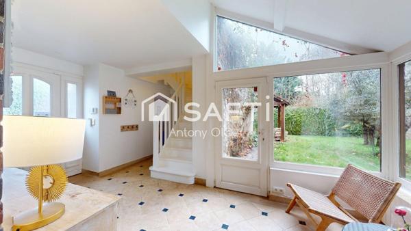 Propriété d'exception de 367m2 à Sens, 7 chambres, 12 pièces, piscines et spa.