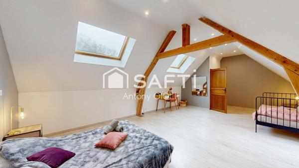 Propriété d'exception de 367m2 à Sens, 7 chambres, 12 pièces, piscines et spa.