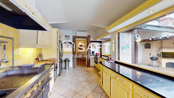 Propriété d'exception de 367m2 à Sens, 7 chambres, 12 pièces, piscines et spa.