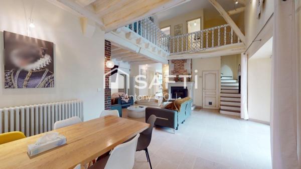 Propriété d'exception de 367m2 à Sens, 7 chambres, 12 pièces, piscines et spa.