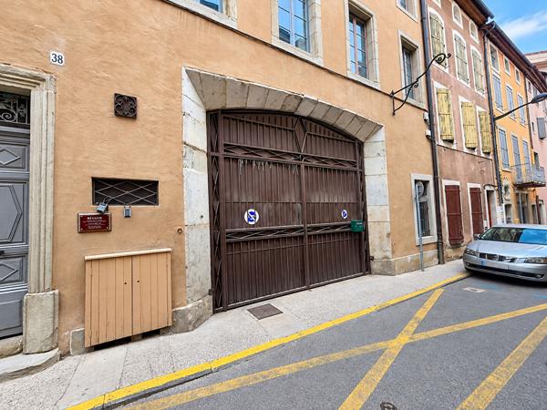 Rare à Carcassonne - Garage de 168 m² en plein centre-ville