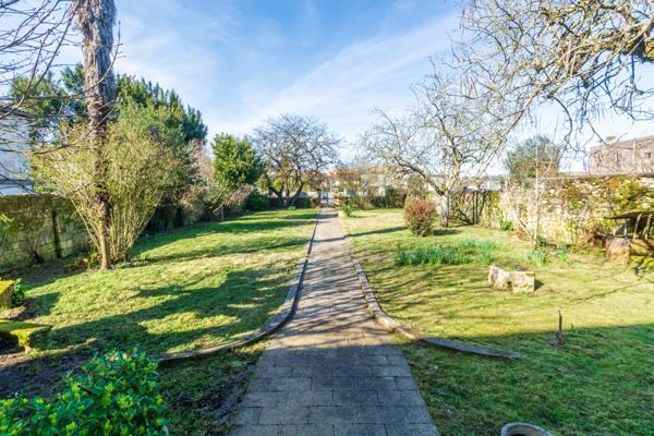 Magnifique maison de pierre dans le centre de Bourg sur Gironde