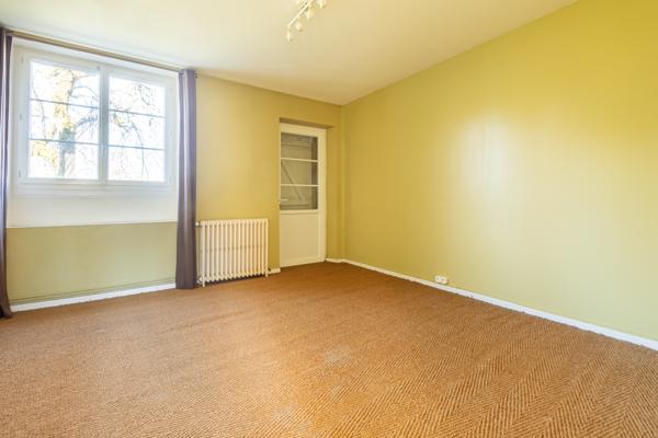 Magnifique maison de pierre dans le centre de Bourg sur Gironde