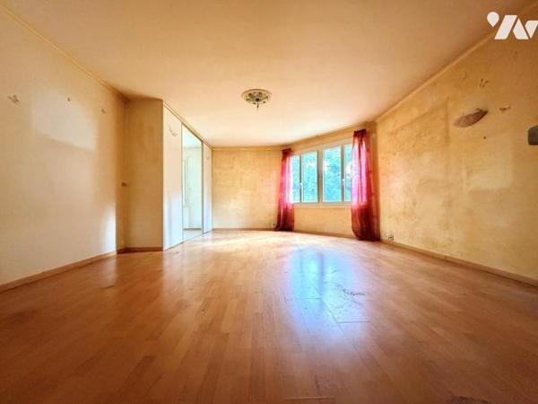 En exclusivité à TINQUEUX, découvrez cet appartement situé en rez-de-chaussée à l'arrière de l'...