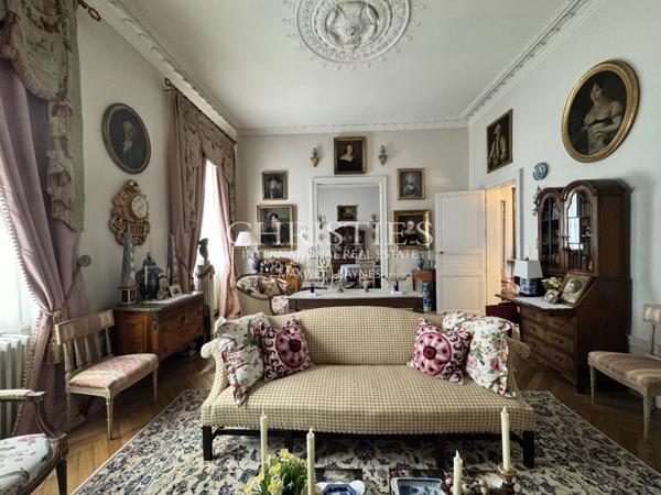 Magnifique hôtel particulier avec de vastes jardins et des dépendances