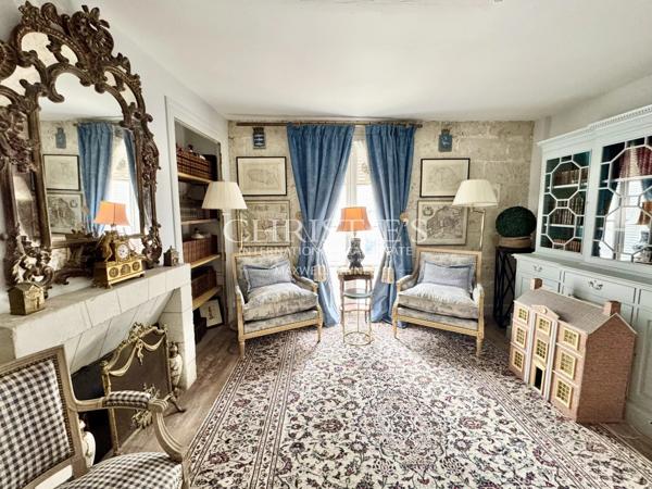 Magnifique hôtel particulier avec de vastes jardins et des dépendances