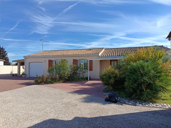 Maison de plain-pied avec piscine dans un secteur recherché, au cœur d'un jardin clos sans vis à vis