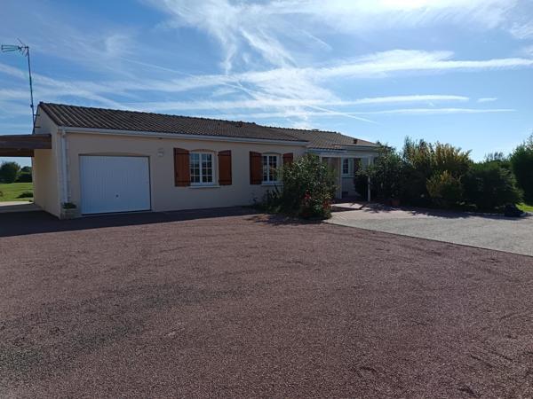 Maison de plain-pied avec piscine dans un secteur recherché, au cœur d'un jardin clos sans vis à vis