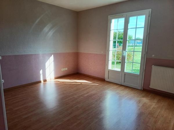 Maison de plain-pied avec piscine dans un secteur recherché, au cœur d'un jardin clos sans vis à vis