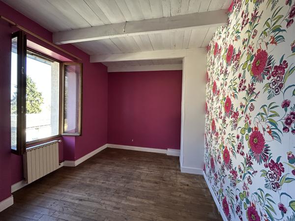 4 bedroom house with possible gite - solar pannels