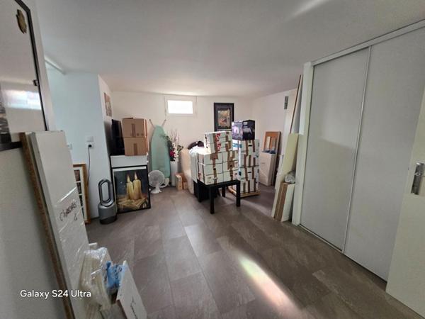 Garage de 40m² environ avec un potentiel aménagé studio et ou atelier