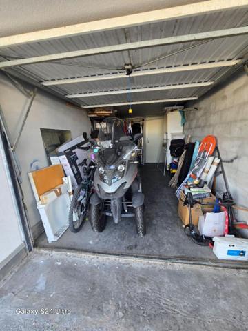 Garage de 40m² environ avec un potentiel aménagé studio et ou atelier