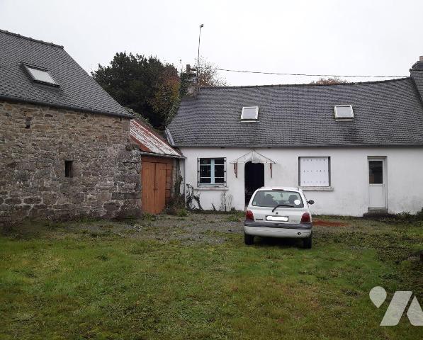 Maison d'habitation mitoyenne située à BOURBRIAC comprenant cuisine, salon, chambre, salle d'ea...