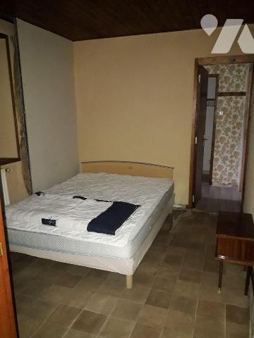 Maison d'habitation mitoyenne située à BOURBRIAC comprenant cuisine, salon, chambre, salle d'ea...