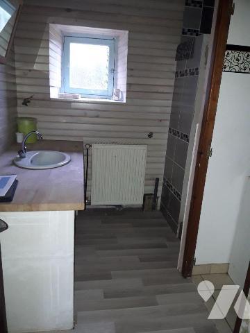 Maison d'habitation mitoyenne située à BOURBRIAC comprenant cuisine, salon, chambre, salle d'ea...