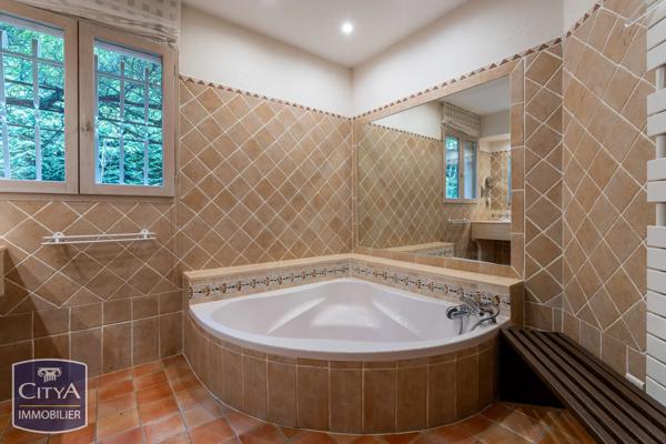 Maison à vendre 5 pièces 167m² Rochefort-du-Gard (30650)