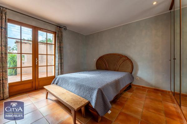 Maison à vendre 5 pièces 167m² Rochefort-du-Gard (30650)
