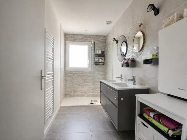 Maison récente de plain-pied 2019 - 4 chambres - Climatisati