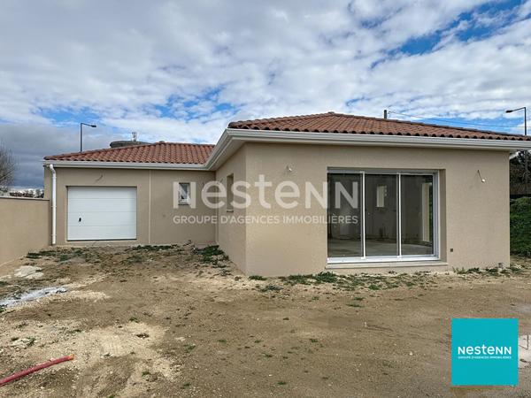 Proche du centre ville de Feurs maison neuve livrable fin avril , 3 chambres, 90,38 m2 habitables sur terrain de 669 m2 dans un lotissement récent et calme