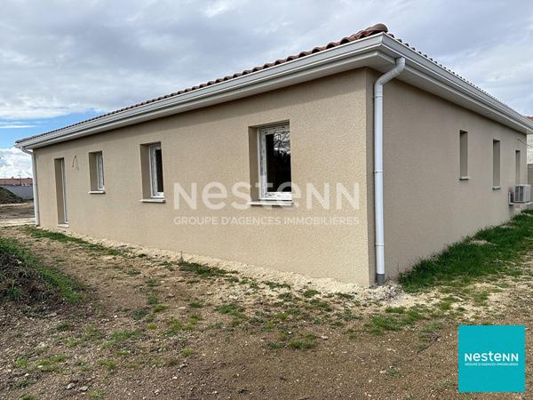 Proche du centre ville de Feurs maison neuve livrable fin avril , 3 chambres, 90,38 m2 habitables sur terrain de 669 m2 dans un lotissement récent et calme