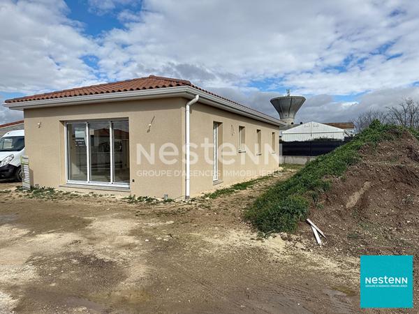 Proche du centre ville de Feurs maison neuve livrable fin avril , 3 chambres, 90,38 m2 habitables sur terrain de 669 m2 dans un lotissement récent et calme