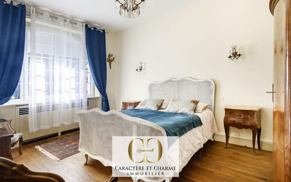 Sarlat-la-Canéda (24200) Sarlat centre. Propriété prestige. Maison principale + 4 gîtes indépendants.