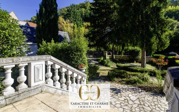 Sarlat-la-Canéda (24200) Sarlat centre. Propriété prestige. Maison principale + 4 gîtes indépendants.