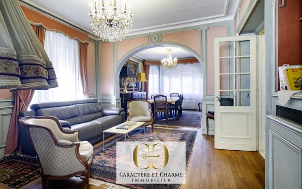 Sarlat-la-Canéda (24200) Sarlat centre. Propriété prestige. Maison principale + 4 gîtes indépendants.