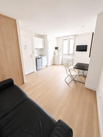 Situé en plein cœur du Havre, dans un secteur dynamique et recherché, découvrez cet immeuble de rapport en mono-propriété composé de 6 studios entièrement meublés et équipés, offrant une excellente rentabilité locative.

Aucun travaux n’est à prévoir. L’immeuble a été entretenu avec soin et permet une exploitation immédiate aussi bien en location courte durée qu’en location meublée classique.

Immeuble de rapport
6 studios meublés et équipés
Mono-propriété
Aucun travaux à prévoir
Emplacement stratégique au Havre
Forte demande locative
Idéal investisseur
Rentabilité attractive
Exploitation courte durée déjà en place

Actuellement :
• 2 studios sont loués en location meublée classique
• 4 studios sont exploités en location courte durée

Grâce à son emplacement privilégié à proximité immédiate des commerces, transports, gare SNCF, universités, centre-ville et plage du Havre, cet immeuble représente une opportunité rare pour investisseurs souhaitant développer un patrimoine immobilier rentable et sécurisé.

Ce bien conviendra parfaitement à un investisseur recherchant :
• un immeuble locatif rentable
• un investissement clé en main
• un immeuble sans travaux
• un projet Airbnb / location courte durée
• un actif patrimonial dans un secteur recherché du Havre

Dossier complet, revenus locatifs et informations complémentaires disponibles sur demande.

Diagnostics en cours.

Intéressé par une visite ou davantage d’informations ?
Contactez-nous dès maintenant afin d’échanger sur ce bien rare à la vente.

Enzo & Dorothée
BSK Immobilier