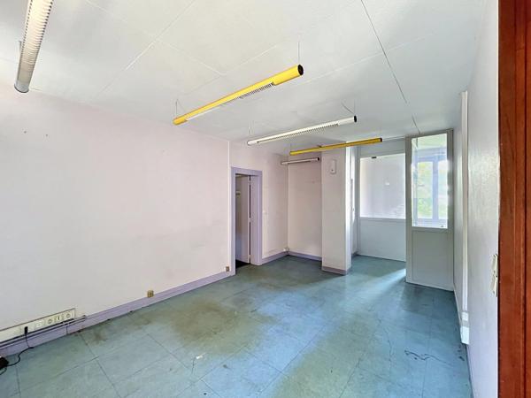 Vente                                                      Immeuble
                        
                     24 pièces                      584 m2                     à Laon