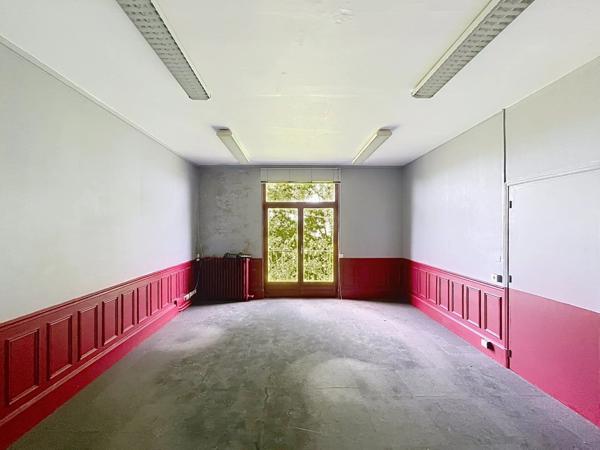 Vente                                                      Immeuble
                        
                     24 pièces                      584 m2                     à Laon