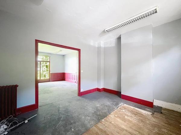 Vente                                                      Immeuble
                        
                     24 pièces                      584 m2                     à Laon