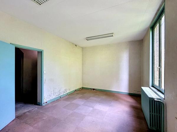 Vente                                                      Immeuble
                        
                     24 pièces                      584 m2                     à Laon
