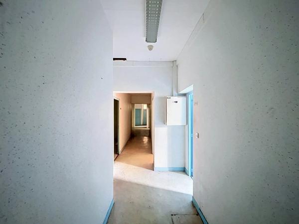 Vente                                                      Immeuble
                        
                     24 pièces                      584 m2                     à Laon