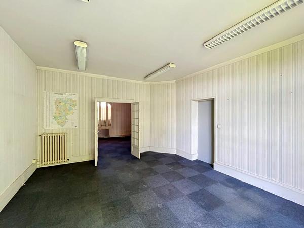Vente                                                      Immeuble
                        
                     24 pièces                      584 m2                     à Laon