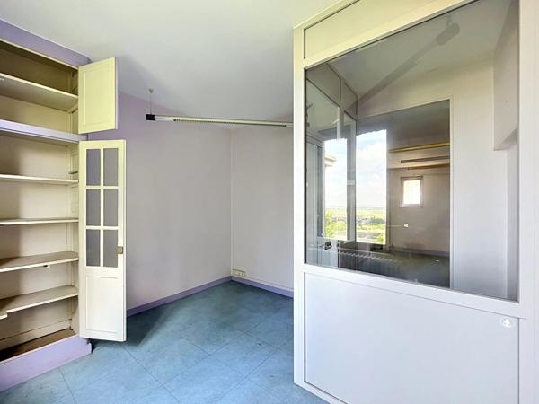 Vente                                                      Immeuble
                        
                     24 pièces                      584 m2                     à Laon