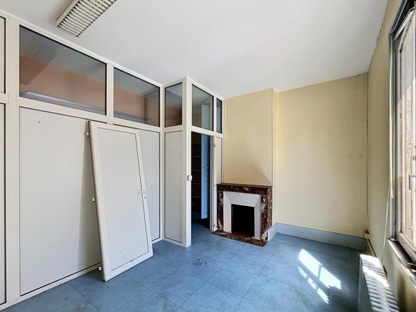Vente                                                      Immeuble
                        
                     24 pièces                      584 m2                     à Laon