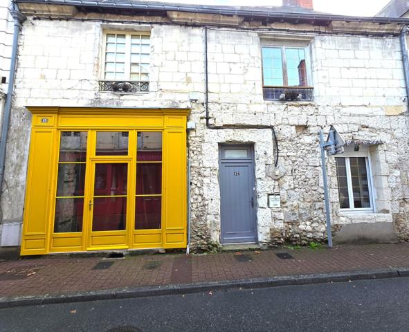 Prêt pour une vie citadine ? Maison Bourgeoise en coeur de ville du Lude avec cour et garage !