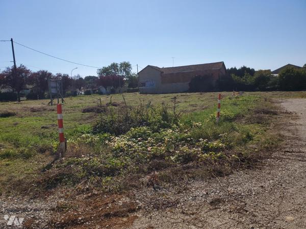 LA GRANGE AUX BOIS
Terrains à bâtir entièrement viabilisés à partir de de 776 m² - 28 790 €