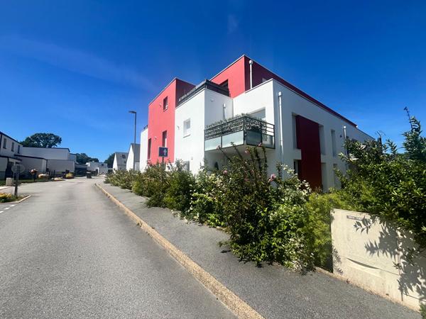 A VENDRE PLOEREN  proche bourg appartement 3 pièces en dernier étage 2 places de parking et cave