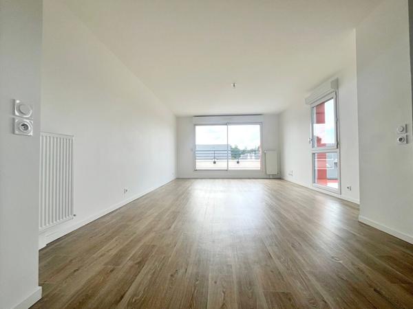 A VENDRE PLOEREN  proche bourg appartement 3 pièces en dernier étage 2 places de parking et cave